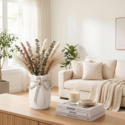 Vase à Design avec nœud sur une tabledansle salon