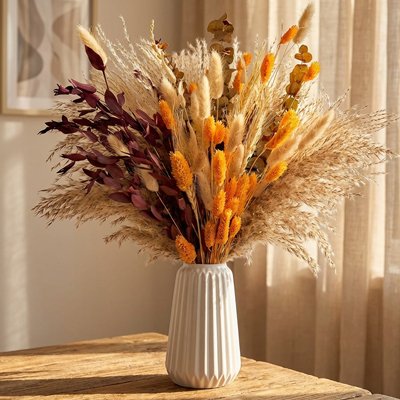Bouquet de fleurs artificielles jaune sur la table dans un vase
