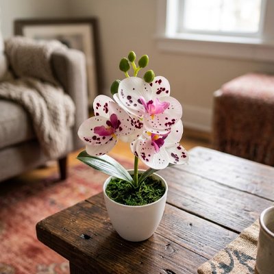 Plantes artificielles Bonsaï  blan sur la table du salon