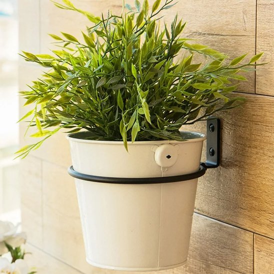 Support plante intérieur accroche sur un mure dehors 