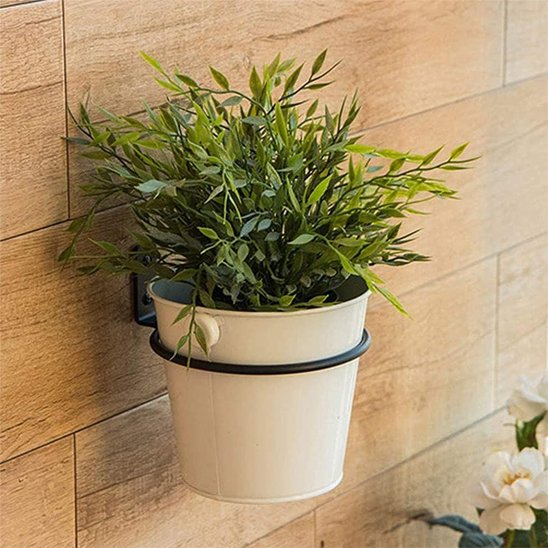 Support plante intérieur qui tien un pot sur un mure de balcon 