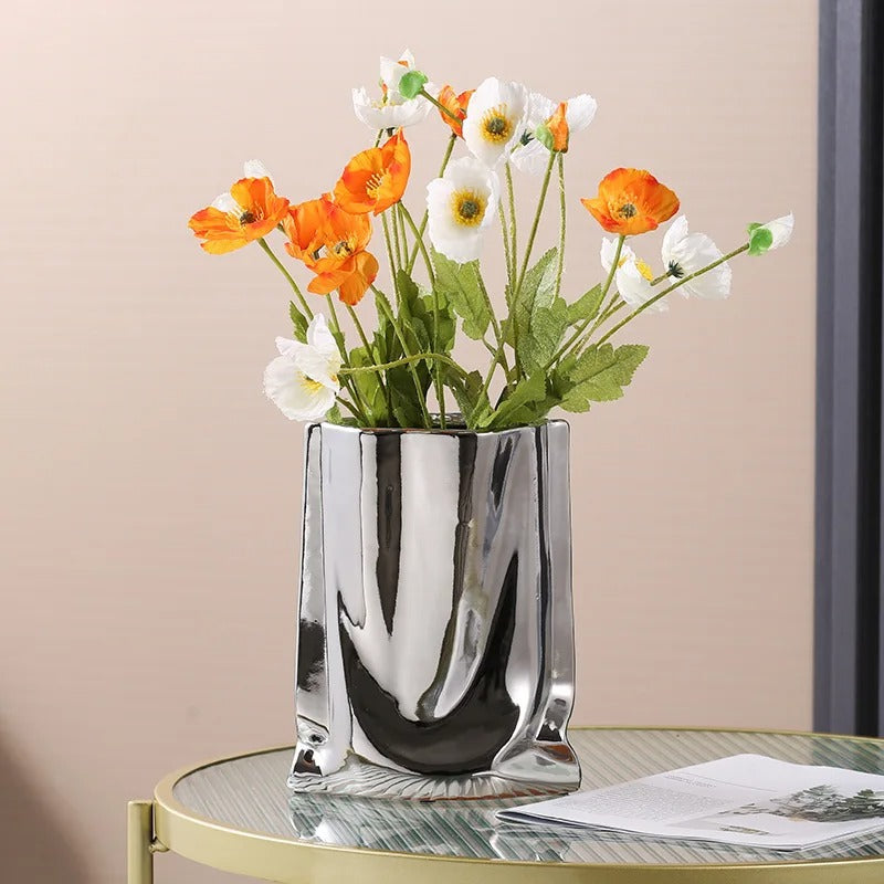 vase fleur avec des fleurs sur table