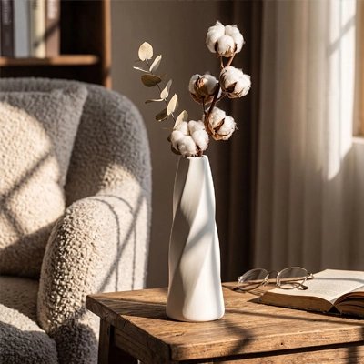 Vase Simple avec des fleur dans le salon 