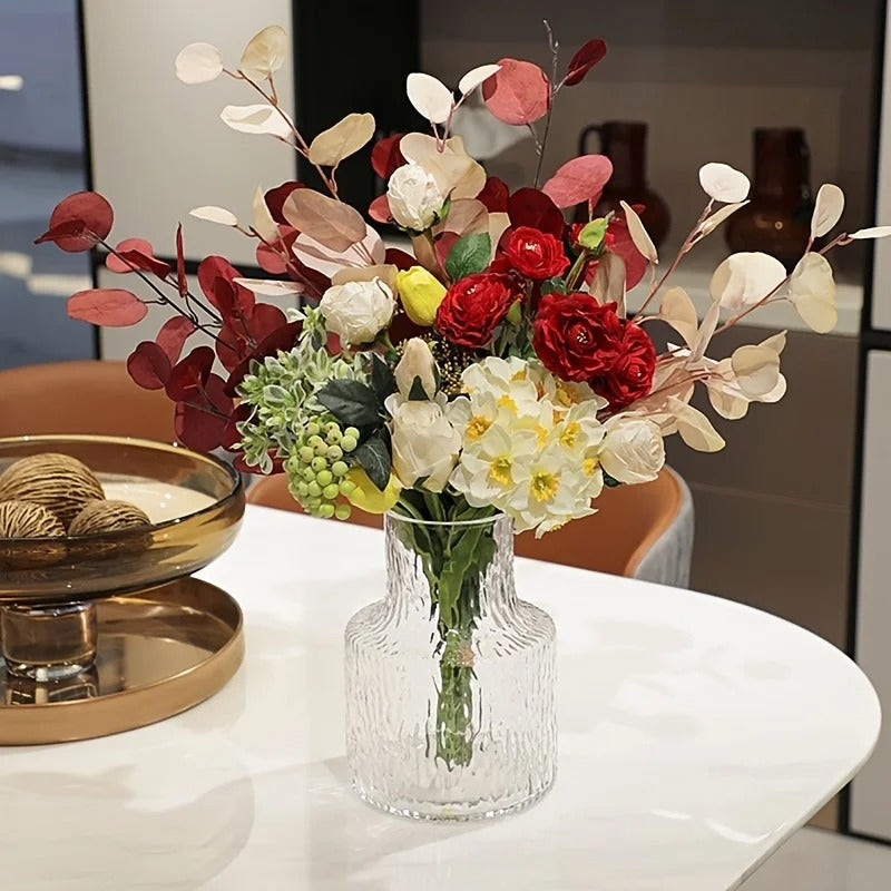 un vase en verre sur la table de cuisine 