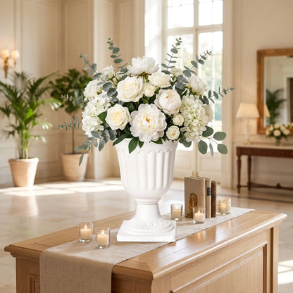 un vase dans l'entre avec des fleurs